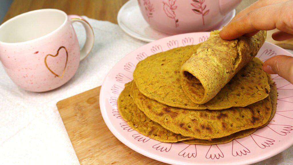 Receita saudável de panqueca de cenoura e aveia integral, sem glúten e vegana